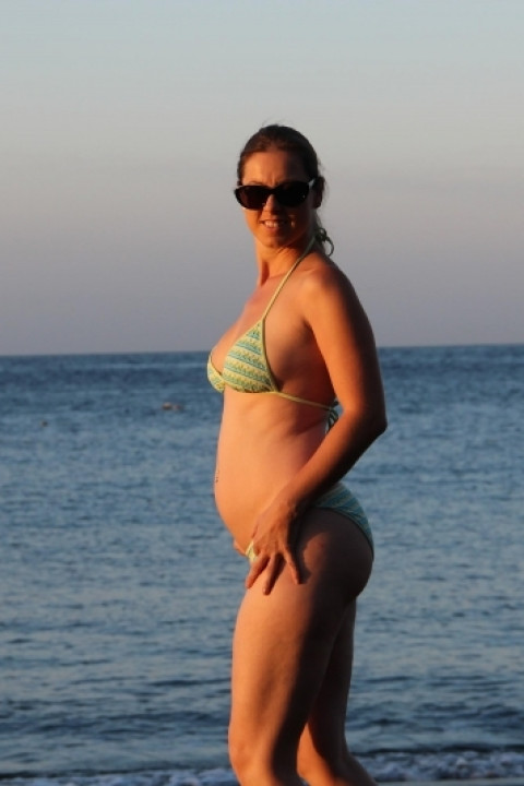 4 months pregnant at the beach